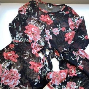Flowered mesh crop top with balloon sleeves